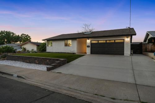 Spacious 4-bedroom house in awesome El Cajon with AC