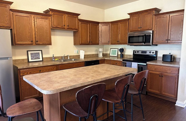 Spacious 4-bedroom townhome near Notre Dame. Perfect for football weekends!