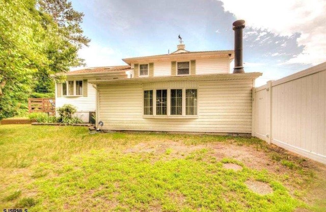 Spacious 4 bedroom house with AC, WiFi, fitness room in charming Somers Point.