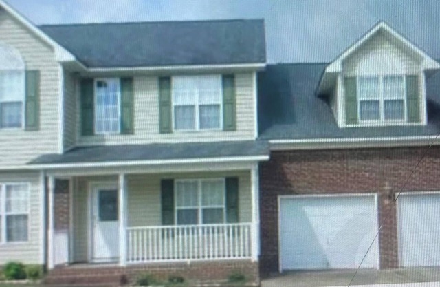 Spacious 4-bedroom house in charming Spring Lake with WiFi, AC