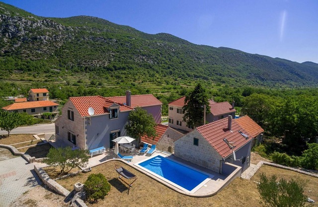Spacious 4BD Villa for 8 with a private pool, in a quiet countryside setting