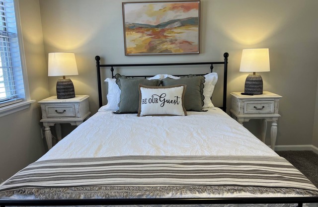 Spacious 4Bed/2Bath:Newly Refurbished: 2 Floors w/2 Living Rooms: 15 Min to GOLF