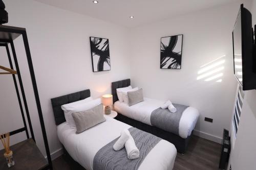 Spacious 4Bedroom Apartment at Prime Market Street, Watford