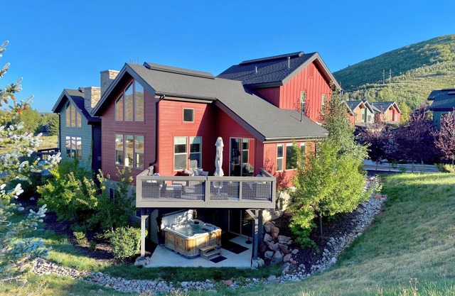 Spacious 4BR/3.5BAMountain Retreat-Sleeps10!STUNNING VIEWS, near top attractions