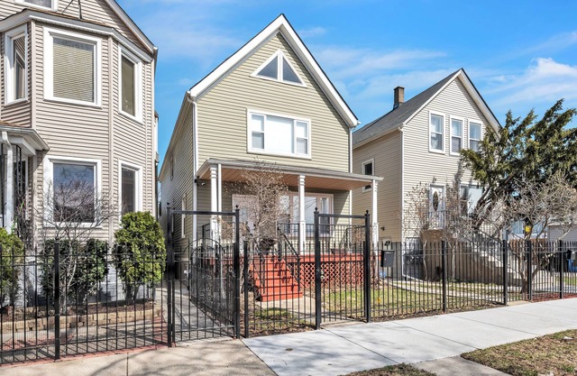 Spacious 4BR Home. Your Cozy Home Away from Home