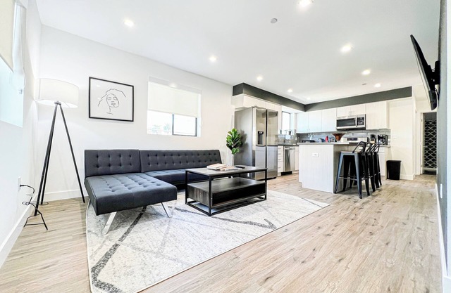 Spacious 4BR Retreat in the Heart of Vibrant K-Town – OAK1 - VP