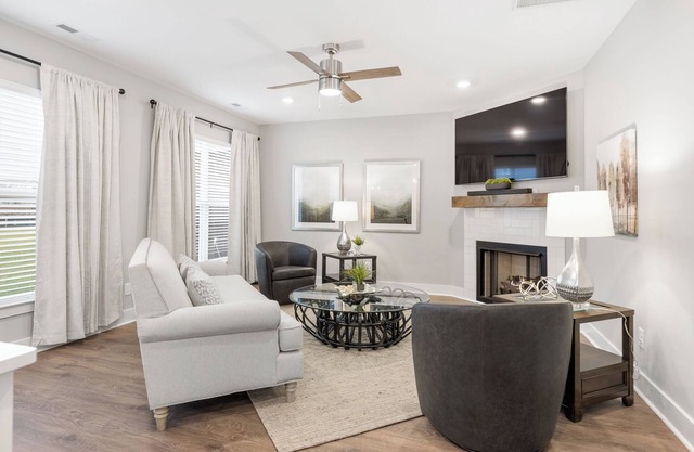 Spacious 4BR Townhome - Pet Friendly, WIFI, Dedicated Workspace in Gallatin