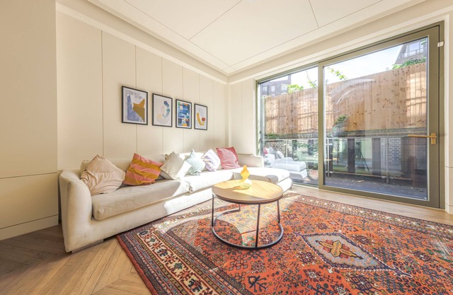 Spacious 5 bdrm townhouse in Camden
