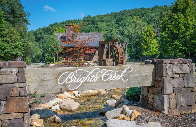 Spacious 5-bedroom Home on Golf Course in Mill Spring, NC