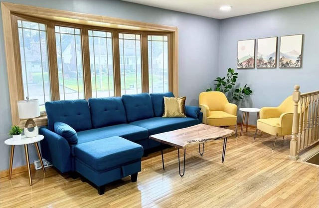 Spacious 5-bedroom house with WiFi and AC in enjoyable Schenectady.