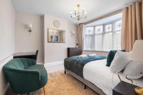Spacious 5BR Home in 113 Park Lane with Free Parking Near M6 and Walsall Town Centre