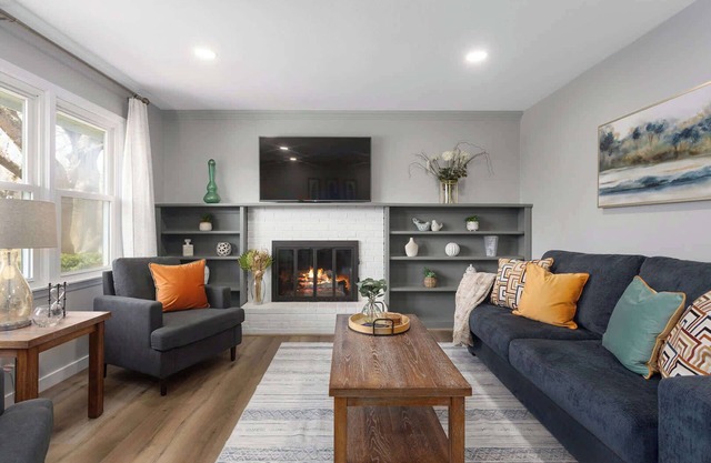 The Oak Den Remodeled Home Quiet King Beds!