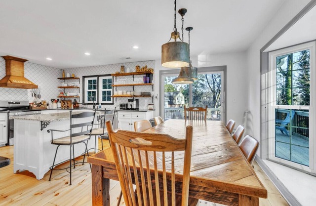 Spacious 6BR/10Bed~Pet & Family Friendly + HOT TUB