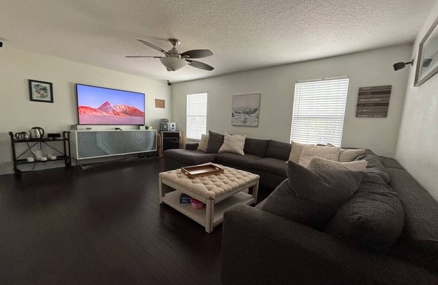 Spacious 7BR Home w/ Lakeview & Hidden Rooms