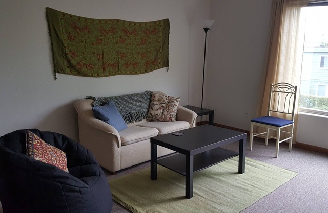 Espacioso y convienent Mt Tabor área Apartamento en un bonito cose en la ubicación.