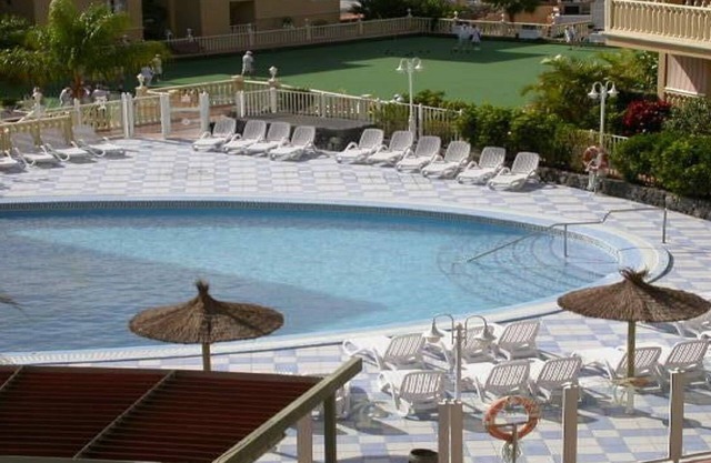 Spacious Apartment Winter Gardens with WiFi and freeview English tv