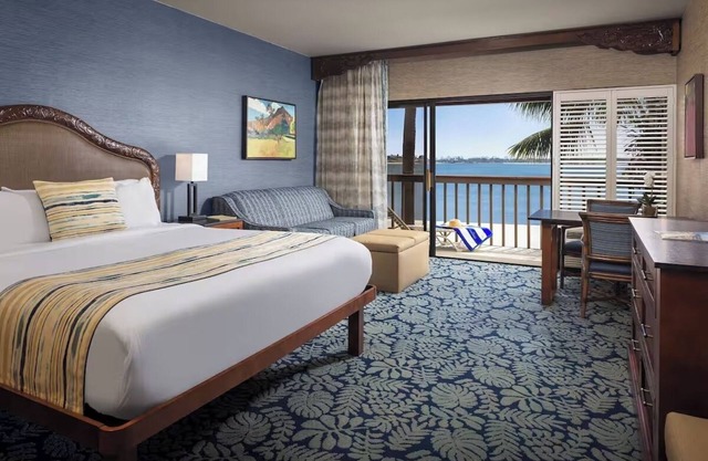 Spacious Bayfront King Suite | Relax at Catamaran Resort