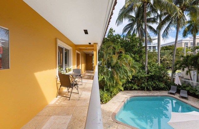 Spacious Beach Apt in Las Olas Blvd