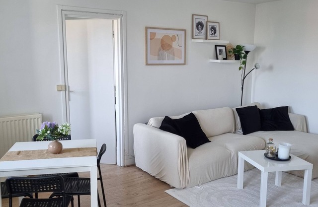 Spacious and bright apartment in a very quiet residence 8min walk from the RER A
