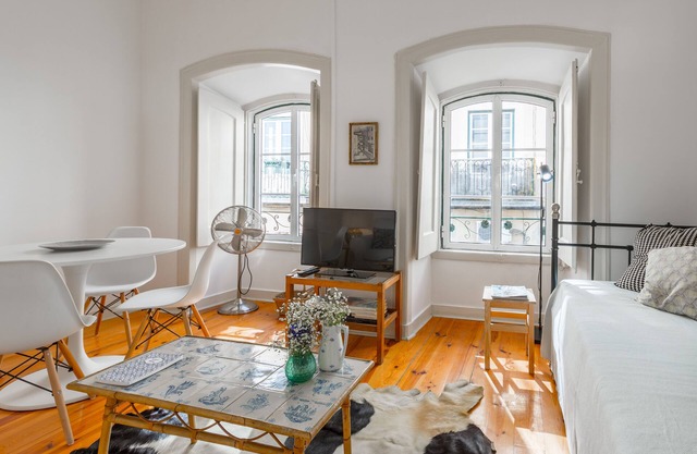 Spacious, Bright and Sunny Apartment, By TimeCooler