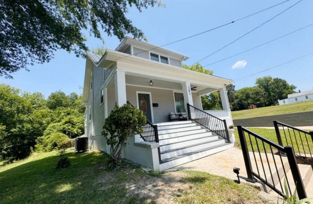 Spacious Central 3bd/2bath