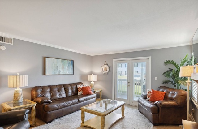 Spacious Condo With Pool - 4 Miles To Beach, 3br 3 Bedroom Condo by Redawning