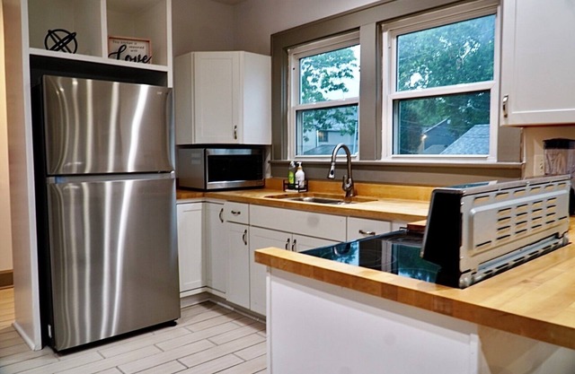 Spacious cozy family home, entertainment for the whole family. Enjoy the trail