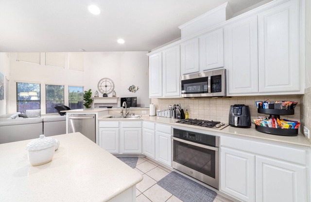 Spacious Cozy Home in Central DFW–Perfect Location
