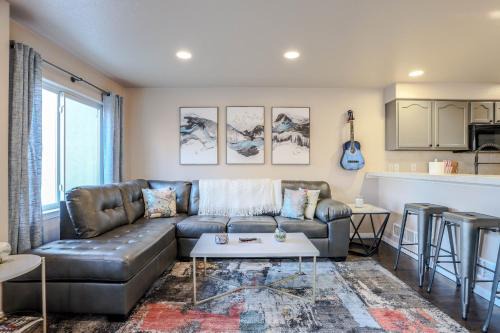 Spacious Duplex Near Tennyson W Backyard