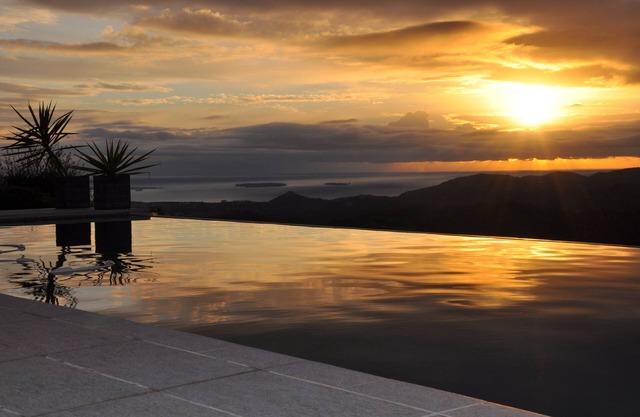 Villa espaciosa, piscina, vistas al mar y montaña, 4 dormitorios, capacidad para 8