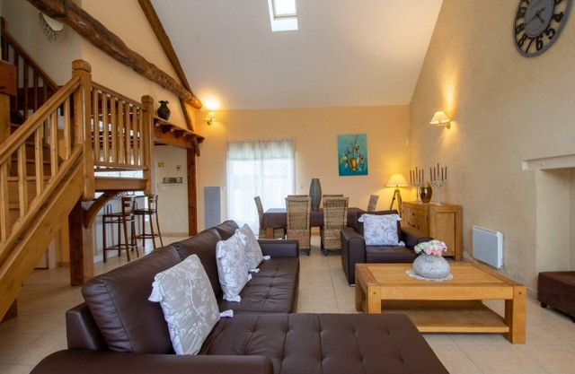Casa espaciosa con jardín cerrado y Wifi en Saint-Germain-et-Mons