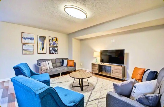 Spacious Fully Renovated 6BR/3BA Townhome!