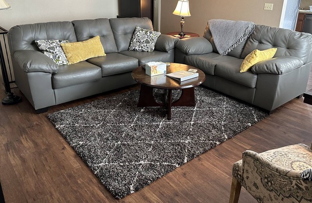 Remodelado! ¡Espacioso! ¡Ideal para familias! ¡Acceso rápido a las principales autopistas y tiendas!
