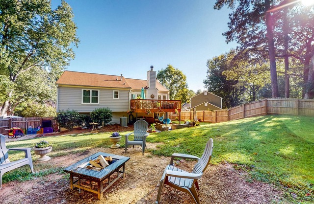 Spacious Home with Large Fenced Dog-Friendly Yard & Firepit - Full Kitchen