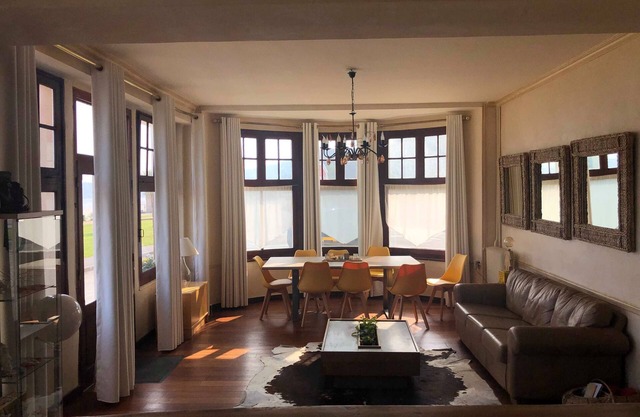 Casa espaciosa, 2 salas de estar y hammam en la playa con vista al mar de todas las habitaciones