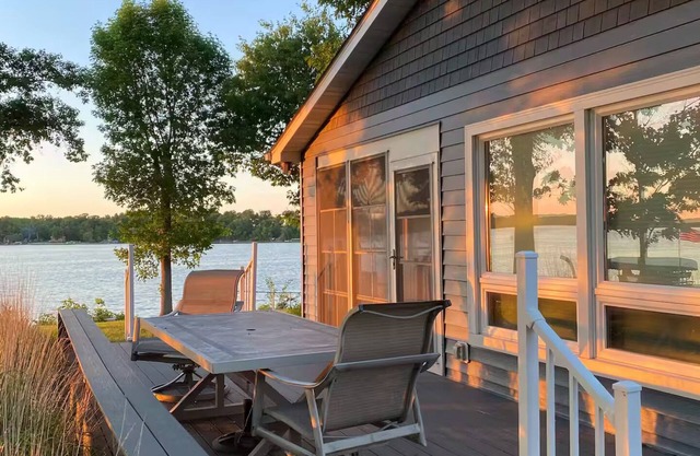 Spacious Lake Retreat on Roberds Lake- 4BR, Game Rm, & lake activities.