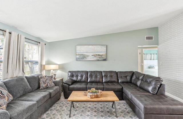 Pool Near Beaches Pet Friendly