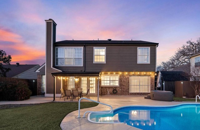 Spacious Modern Home w/ Pool Hot Tub Game Room
