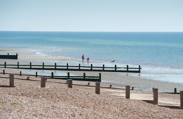 Amplia casa junto a la playa al estilo de Nueva Inglaterra, vistas al mar, bañera de hidromasaje, fuego de madera flotante