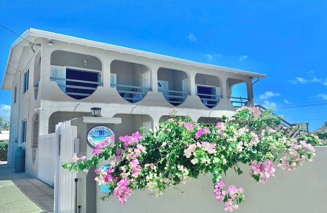 Amplio apartamento de un dormitorio con vista al mar