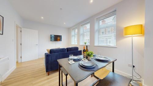 Spacious One Bedroom | WiFi