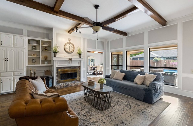 ✨Spacious, Peaceful & Charming w Pool! Sleeps 14, BBQ, Games, Family Friendly