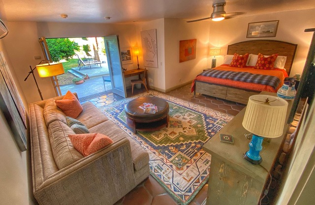 Spacious, private, deluxe guest house; big yard, easy walk downtown