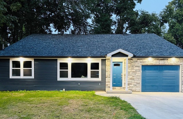 Luxury 4-5BR with WiFi, AC Near DT Willoughby, Cleveland, & Lake Erie