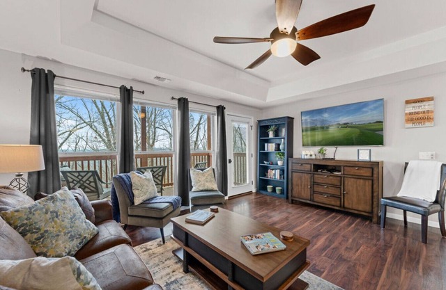 Spacious remodel 5 mn-SDC, 10 mn-Lake, 2BR 2.5BA