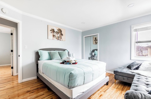 Spacious Renovated Home by JFK/Train to NYC