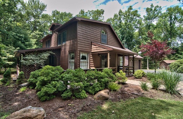 Amplia y renovada casa moderna en Bear Creek Lake, cerca del histórico Jim Thorpe