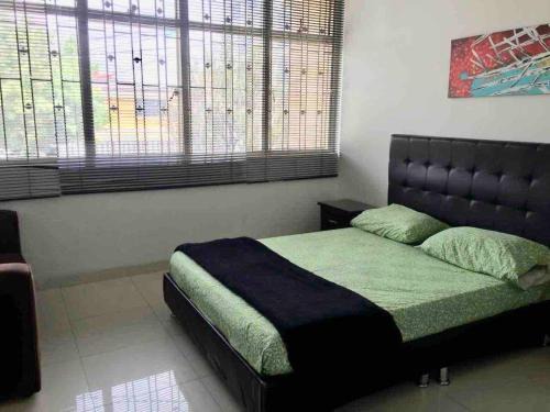 SPACIOUS STUDIO CENTRAL LOCATION (201)