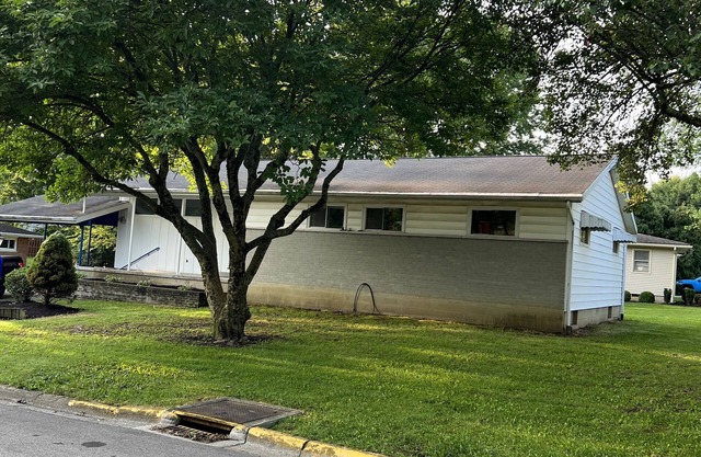 Spacious three bedroom home located 5 minutes from WEC