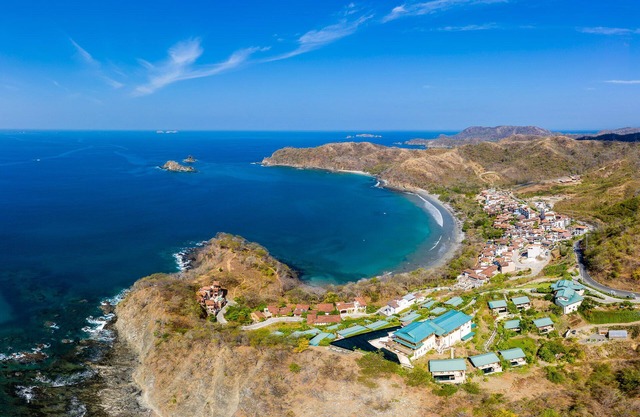 4BR Home with Terraces and Plunge Pool near the Beach in Las Catalinas